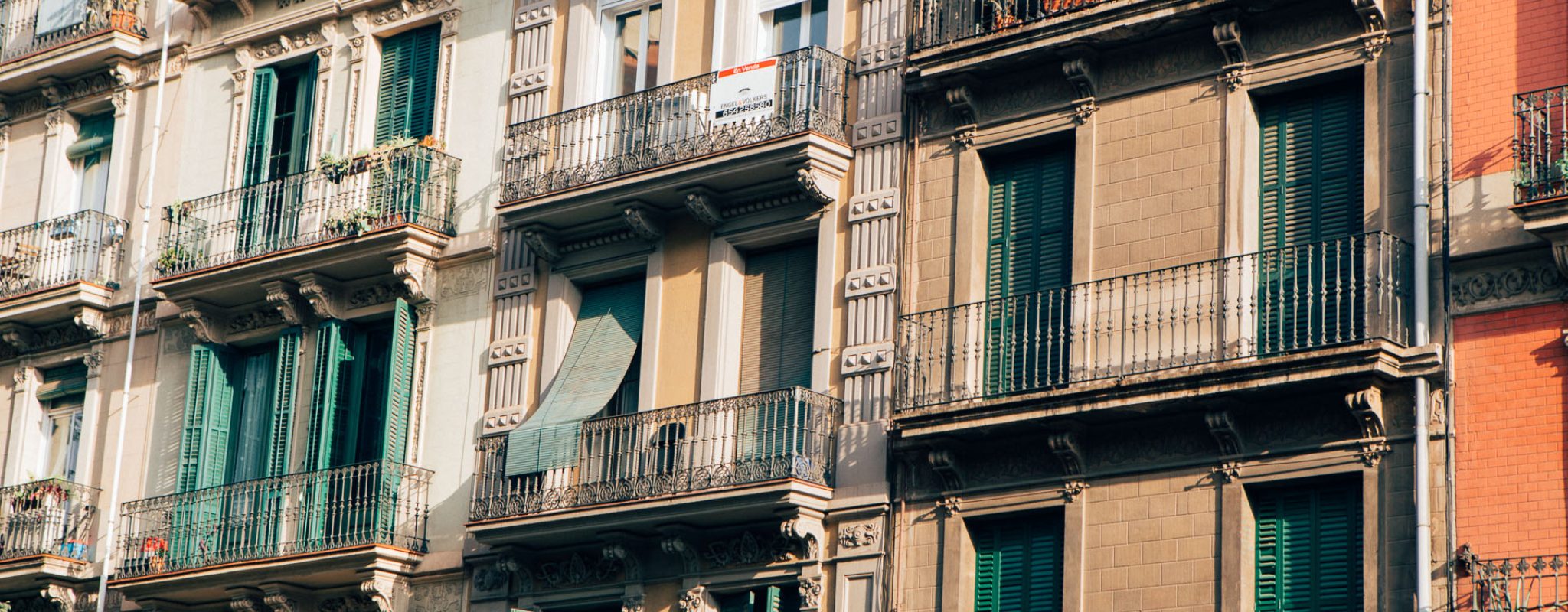 moustachesenvadrouille-sabinekley-voyage-espagne-barcelone-el-clot-facades