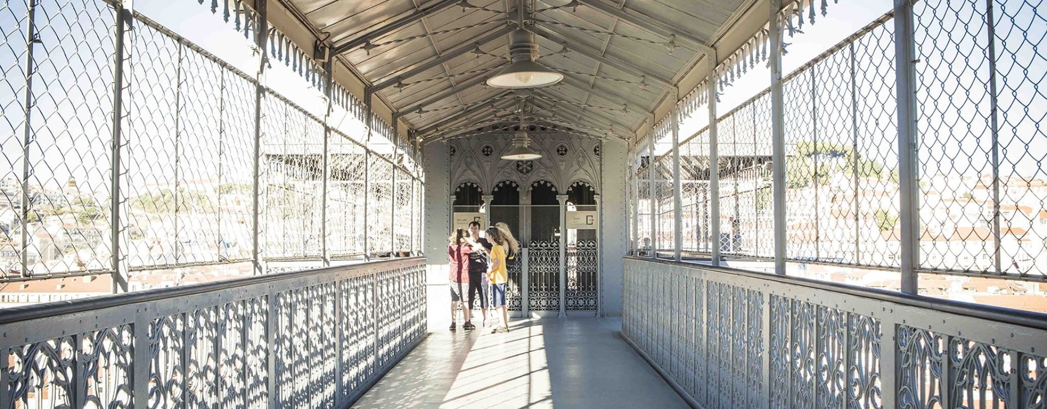 moustachesenvadrouille-sabinekley-voyage-portugal-lisbonne-baixa-elevador-santa-justa-entree