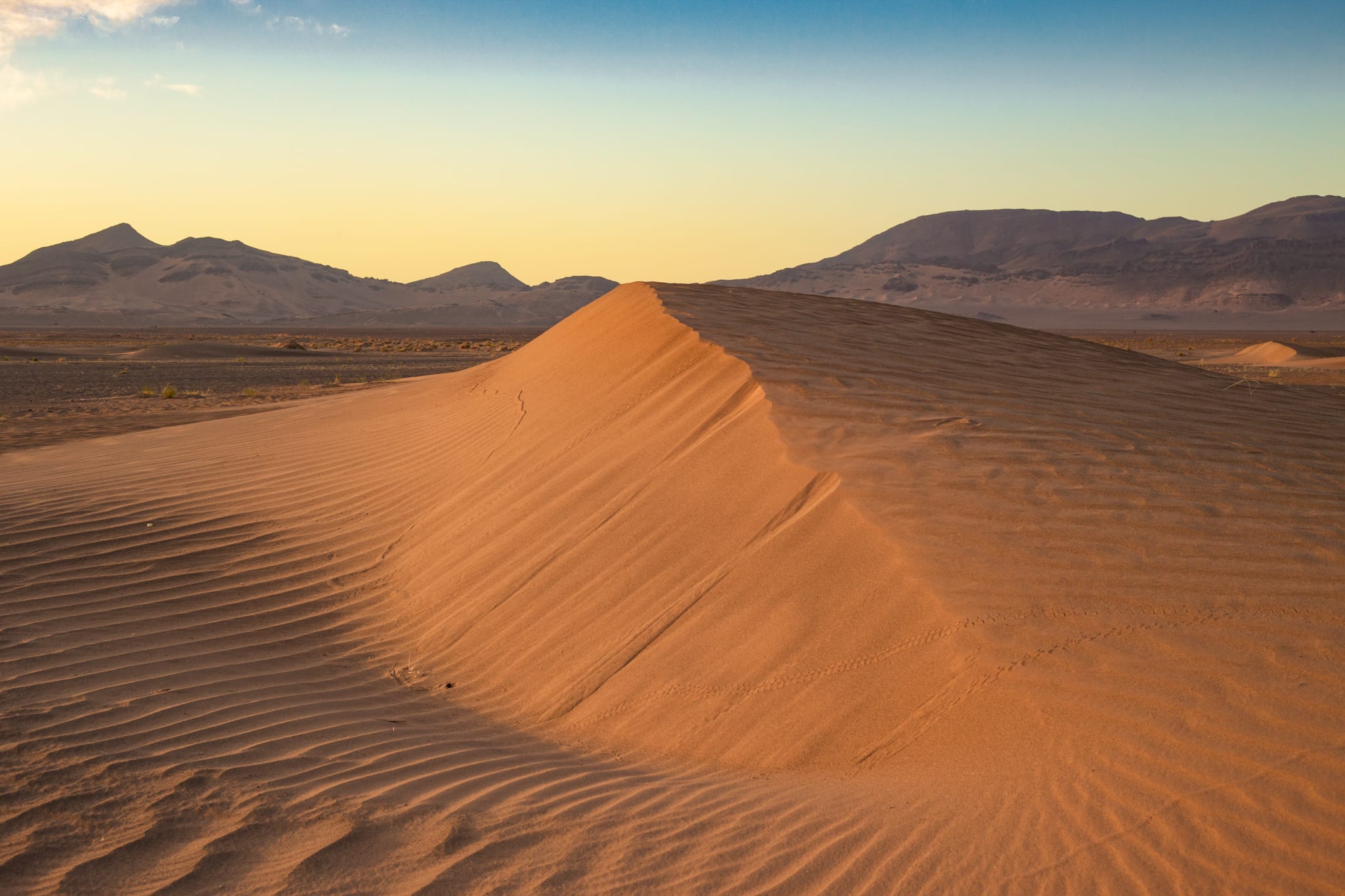 Dune du désert de Zagora au coucher du soeil